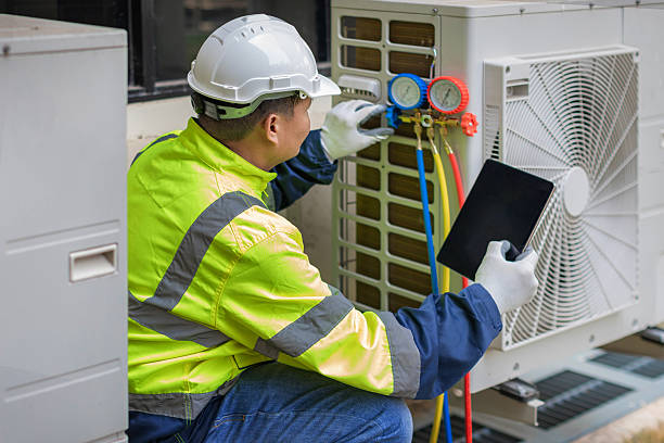 Professional Hvac technician working in Hubbard, TX